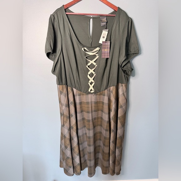 NWT Torrid Outlander Dress Plaid Lace-Up Bodice Fantasy | Size 6X / 30 - Picture 4 of 6